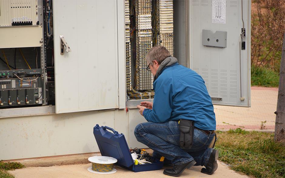 recherche travail électricien bâtiment Épône